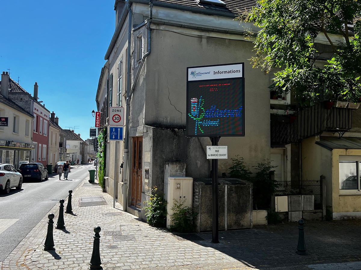 Ballancourt-sur-Essonne-Affichage-Municipale